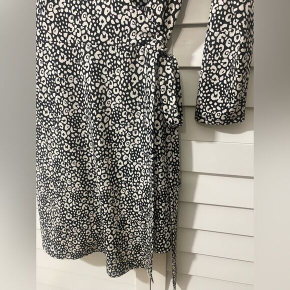 Black and White Wrap Dress - Picture 4 of 6